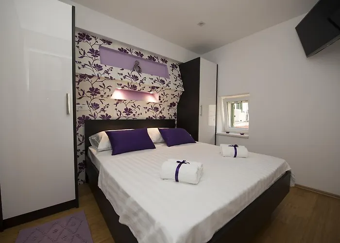 Annya Apartment Split